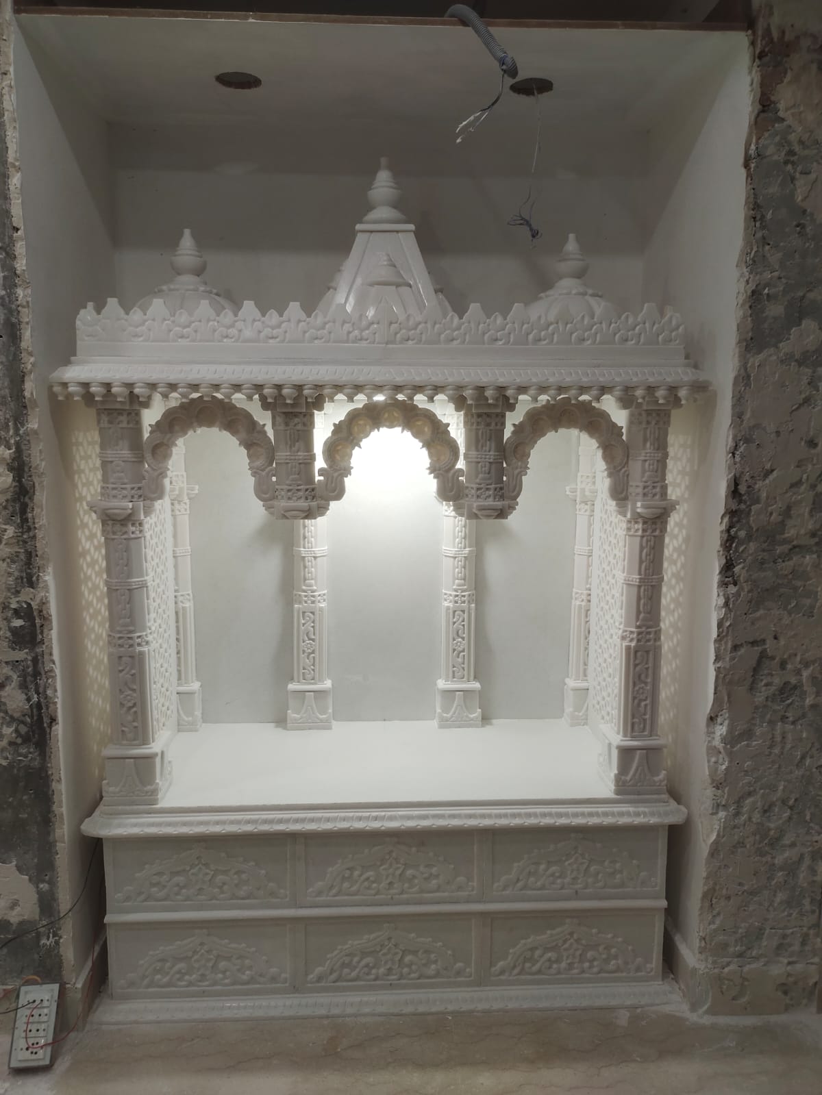 Marble inlay floral pattern